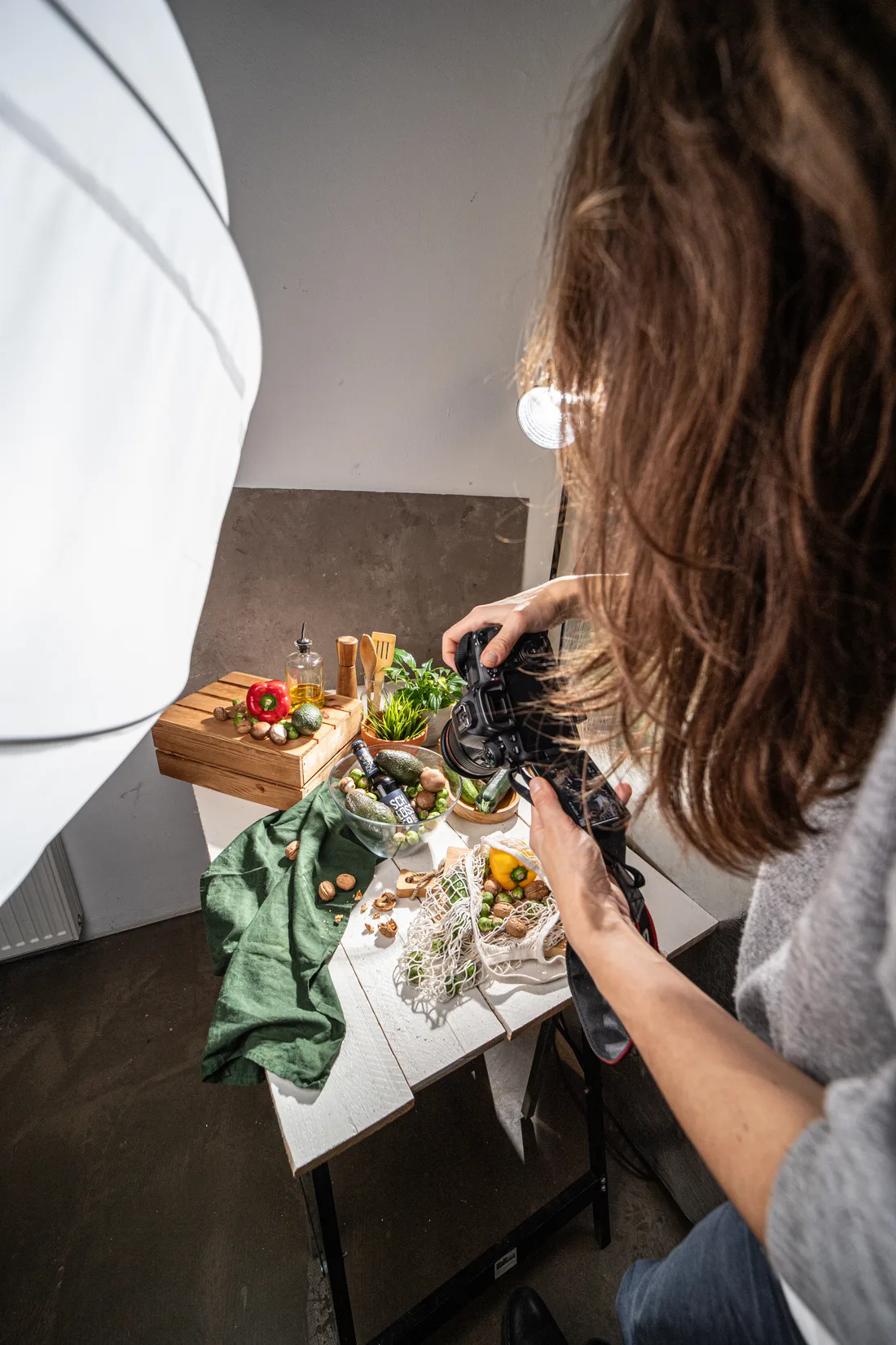 Foodshooting mit Kamera, Softbox und einem angerichteten Set