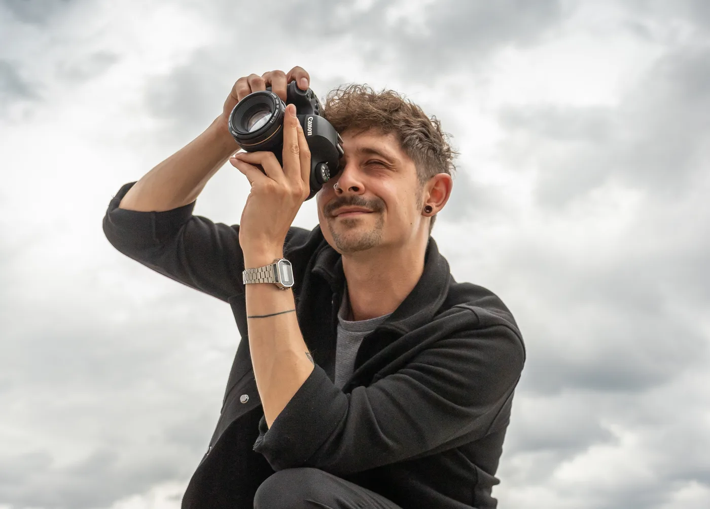 Fotograf von OnlineDialog bei einem Shooting im Freien